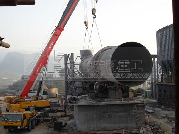 遼寧丹東頁巖陶?；剞D窯安裝現場